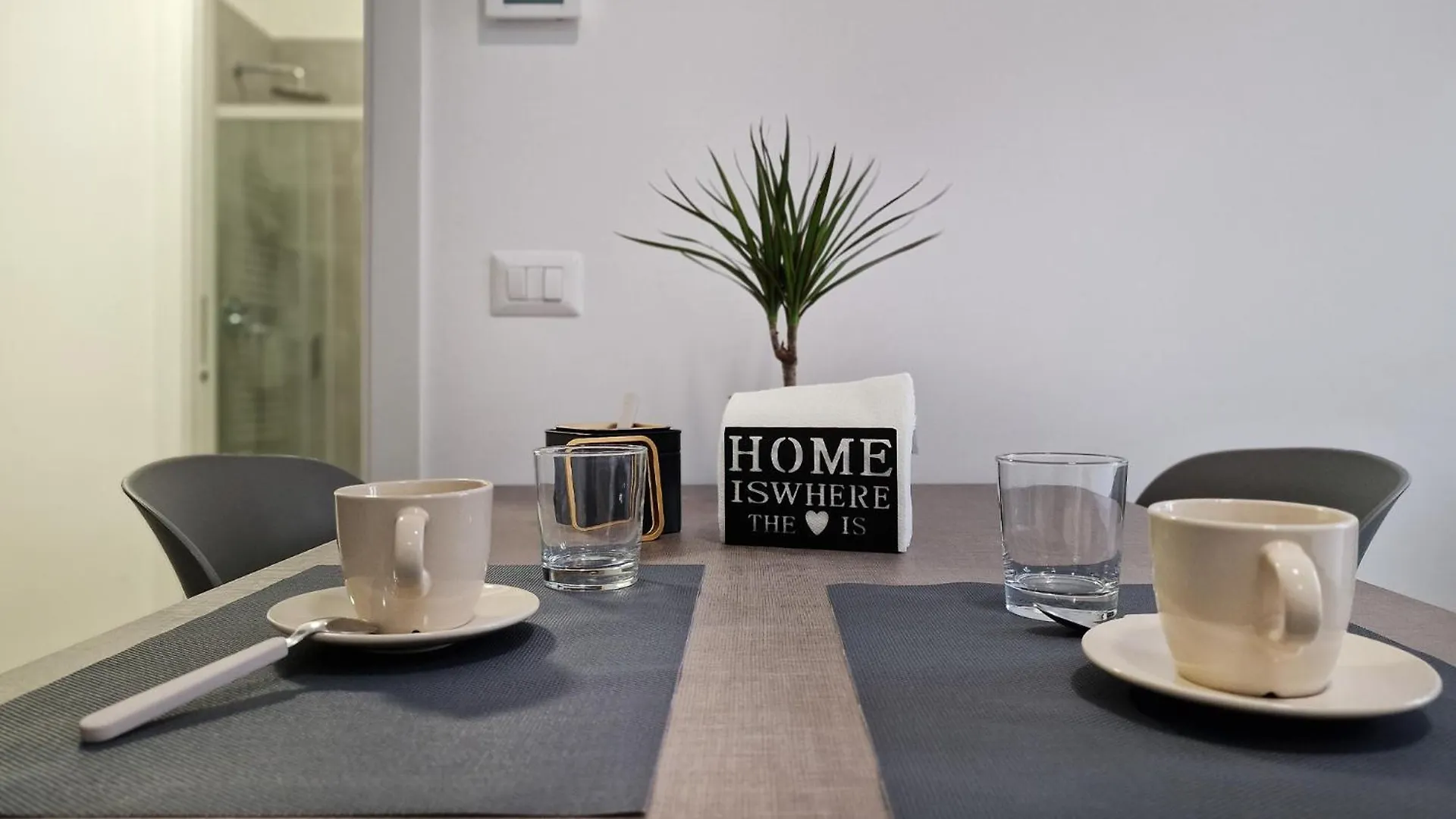 Eleven Suites - Cozy Apartments Milano 0*,  Italia