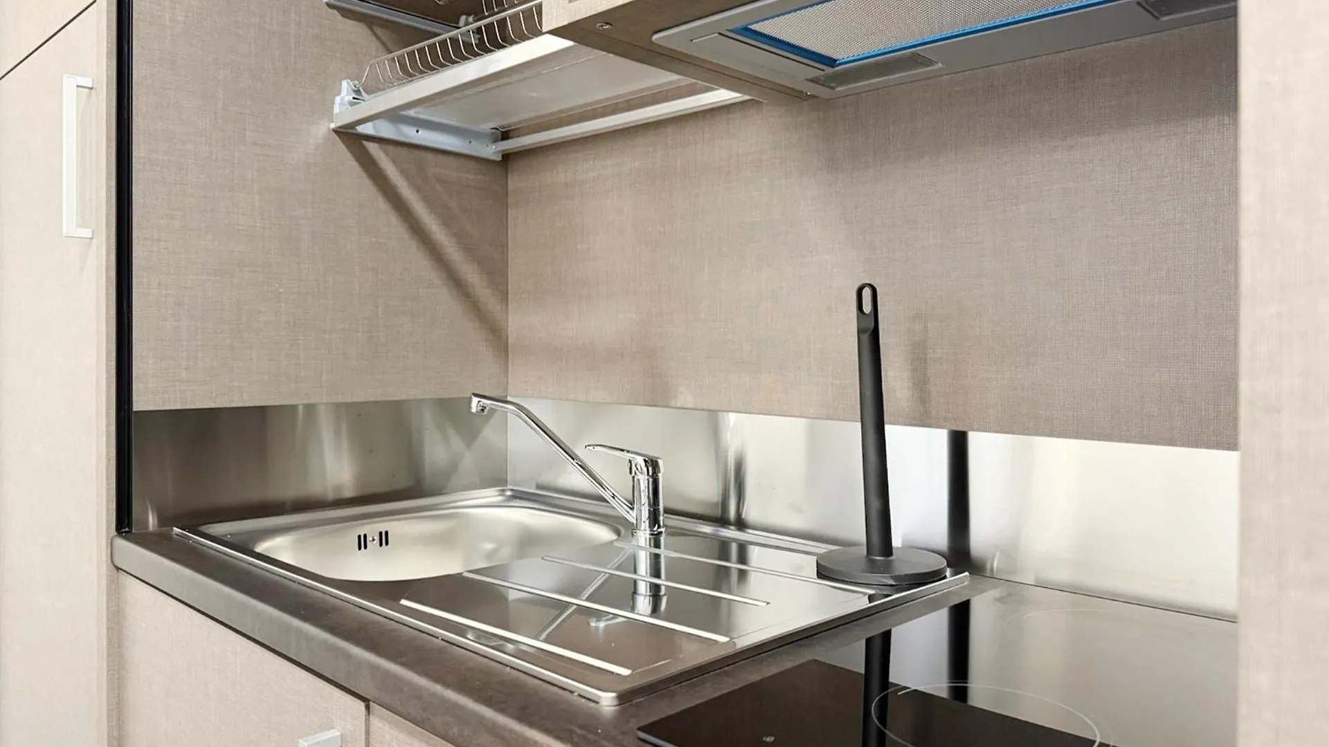 Eleven Suites - Cozy Apartments Milano 0*,  Italia