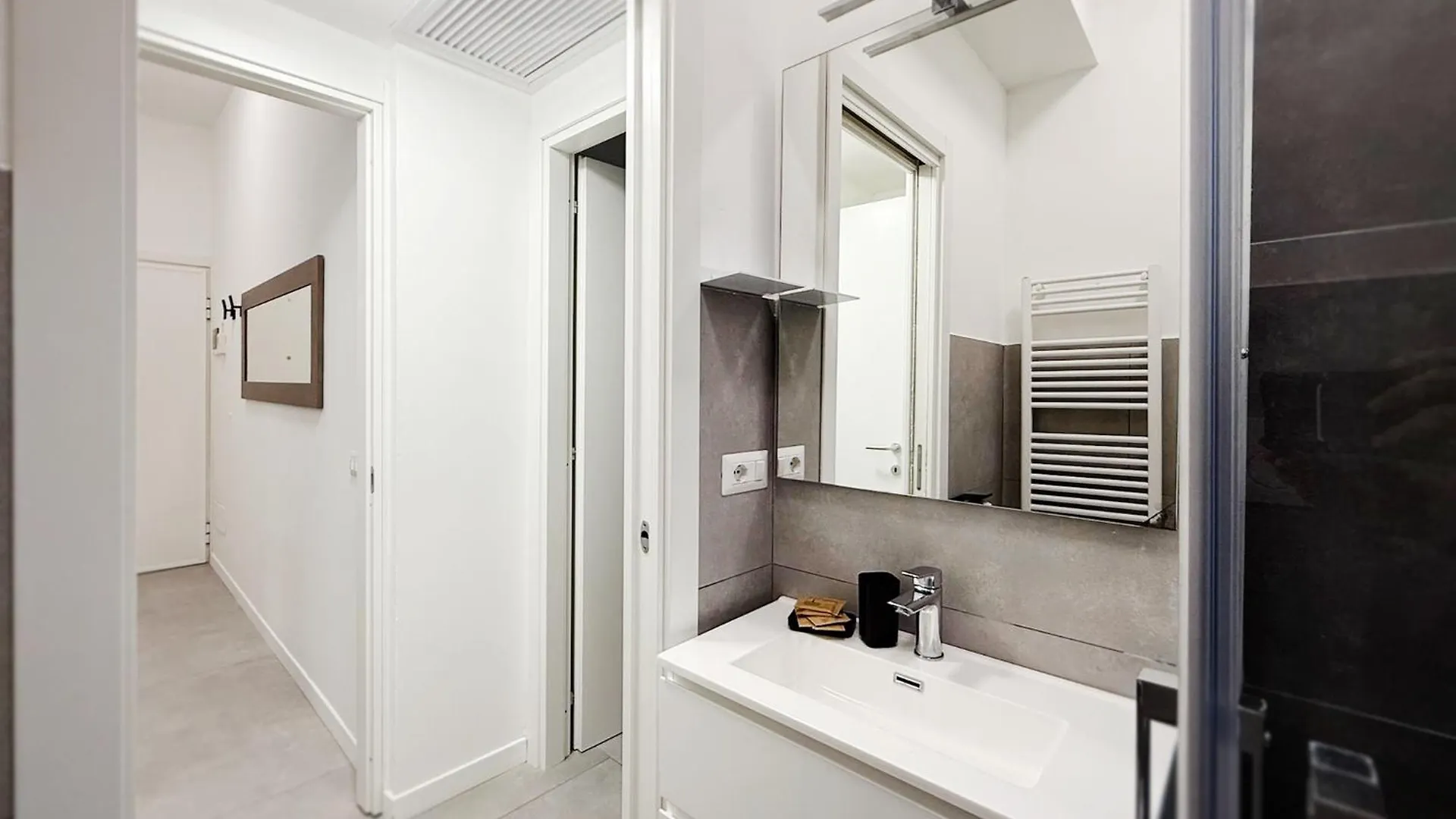 Eleven Suites - Cozy Apartments Milão 0*,